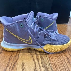 Nike Kyrie 7Y Daybreak Grade School Sneaker Shoes CT4080-500 Boys Size 7Y Purple
